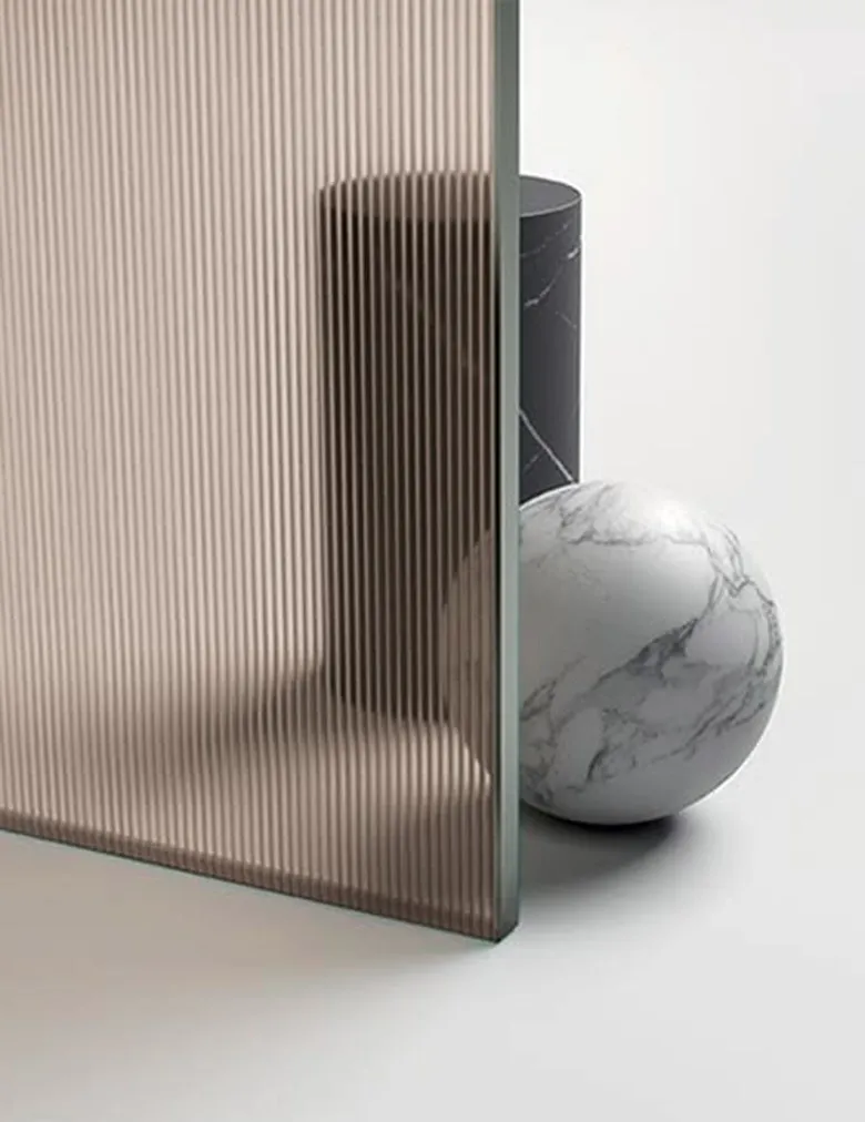 Braun – glatt getönt