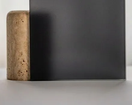 Blickdicht geschaltete FilmyFolie – Sichtschutz auf Knopfdruck