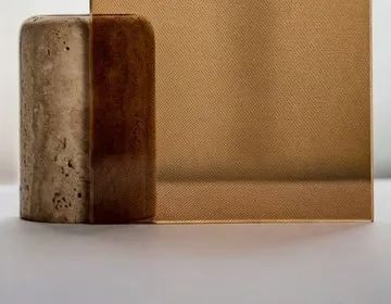 Gewebeglas-Optik mit schaltbarer FilmyFolie – Sichtschutz auf Knopfdruck